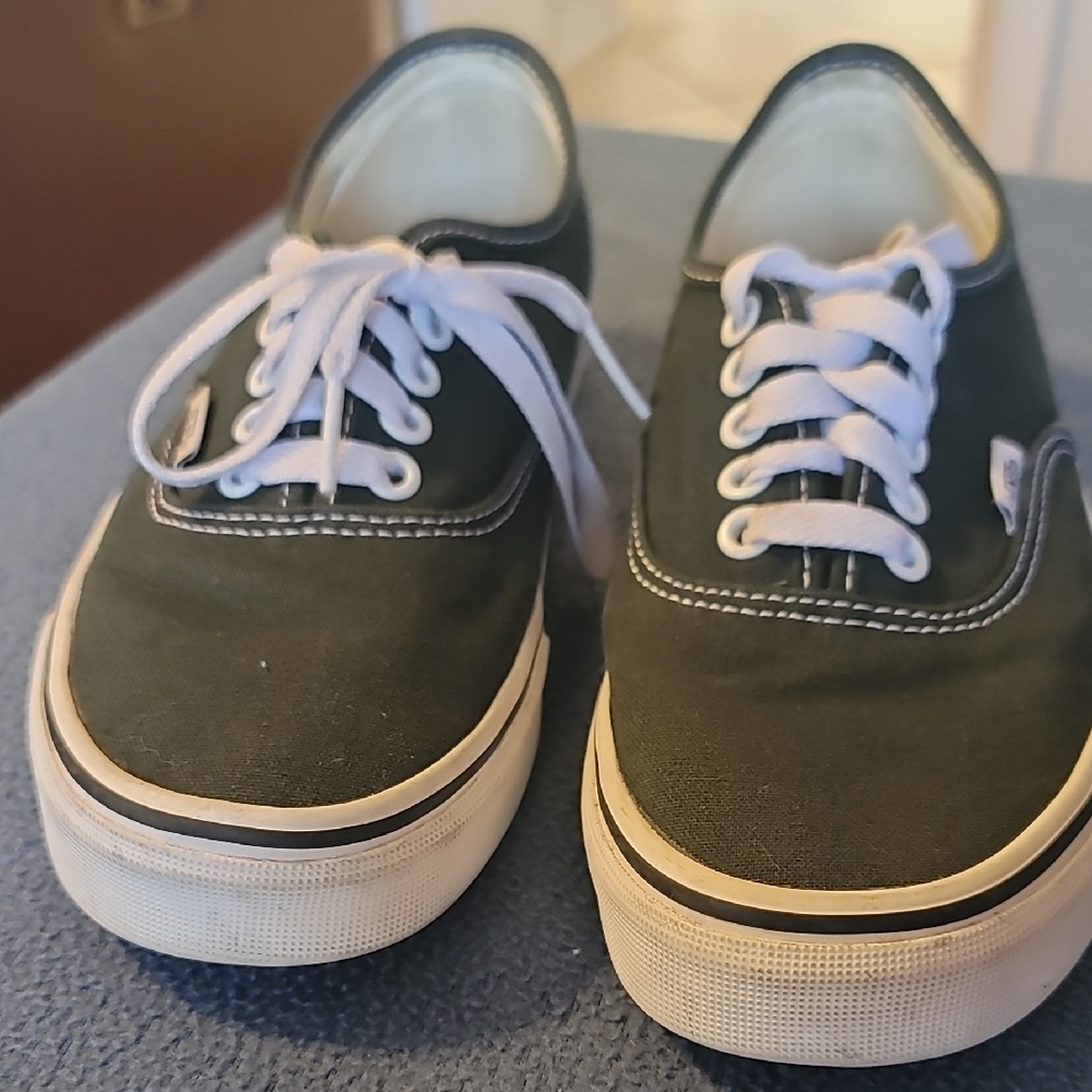 Vans Men's Black and White Canvas Sneakers